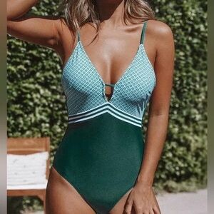 CUPSHE Women's Peacock Green Plunging One Piece Swimsuit Adjustable Swimwear L
